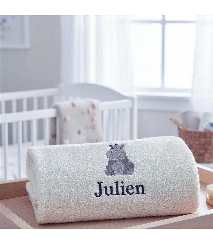 Drap de bain enfant personnalisé – Motif Hippopotame & Prénom (70x140 cm)