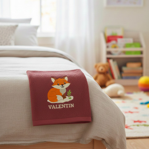 serviette  pour enfant brodée prénom et motif animal renard