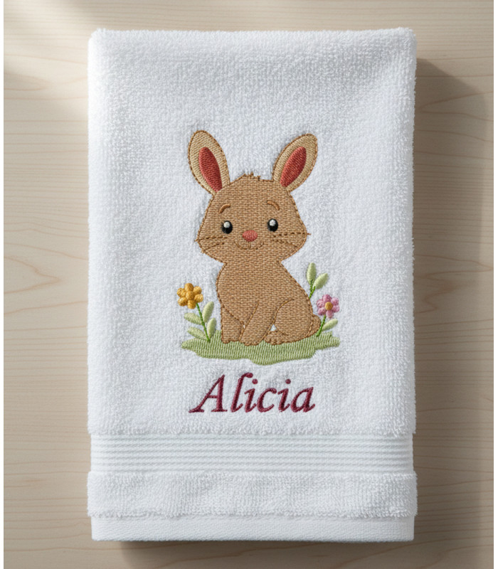 Drap de bain enfant personnalisé – Motif Lapin & Prénom (70x140 cm)