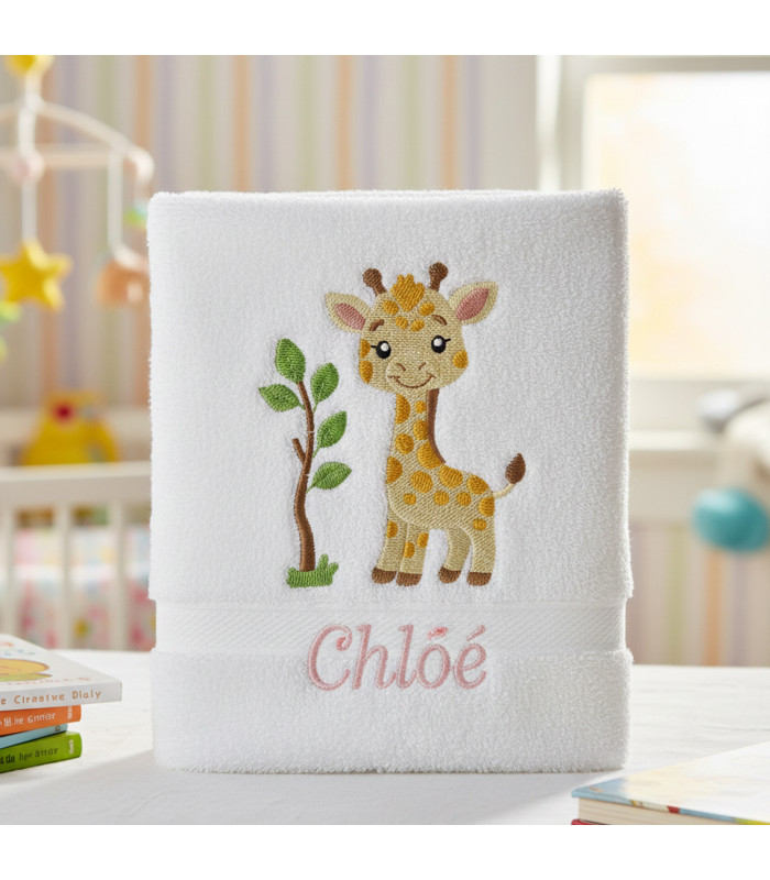 Drap de bain enfant personnalisé – Girafe Coquette