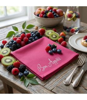 serviette de table personnalisée brodée couleur framboise