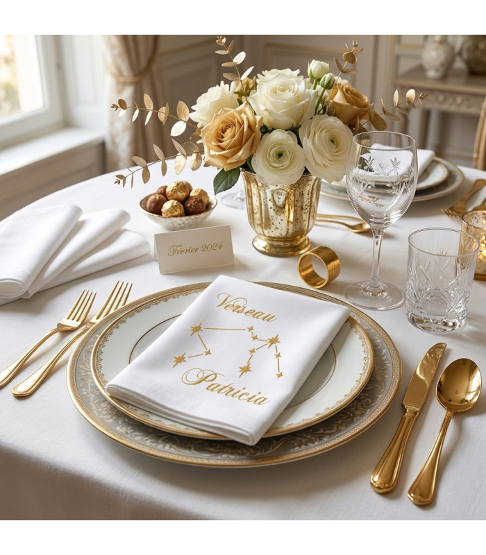 Serviette de table brodée verseau