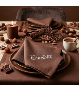 serviette de table personnalisée chocolat avec prénom brodé