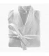 broderie sur un peignoir de bain en coton blanc