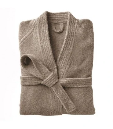 broderie sur un peignoir de bain en coton café