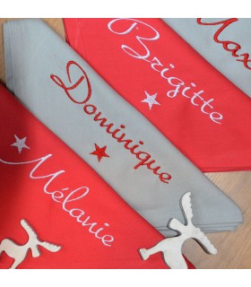 broderie pour noel sur serviette de table invité