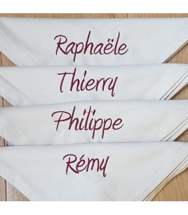 serviette de table brodée pour la famille