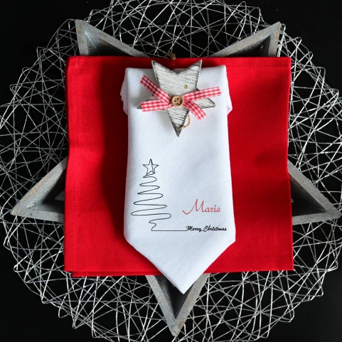 serviette de table brodée motif sapin