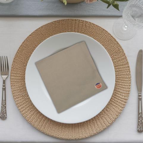 serviette de table en coton brodée avec un prénom