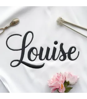 prénom en gros plan brodé sur une serviette