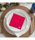 broderie sur serviette de table rouge