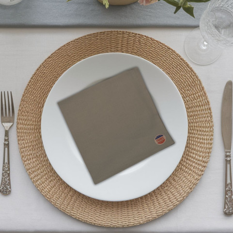 Broderie sur serviette de table