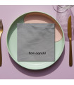 Serviette de table brodée grise prénom