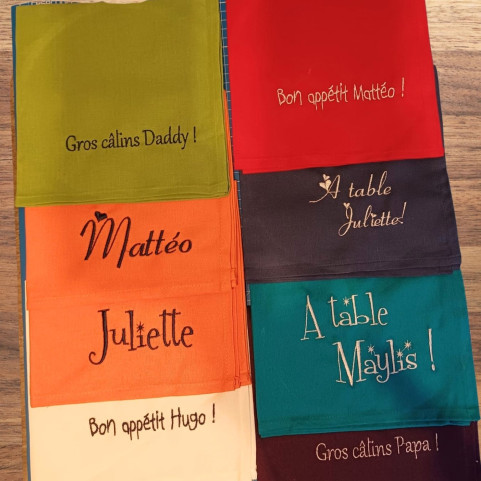 broderie française sur serviette de table