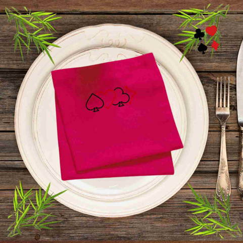 serviette de table rouge sigles cartes
