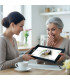 maman reçoit plateau repas en cadeau
