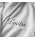 detail broderie prénom sur peignoir