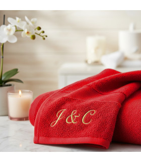serviette de bain rouge brodée